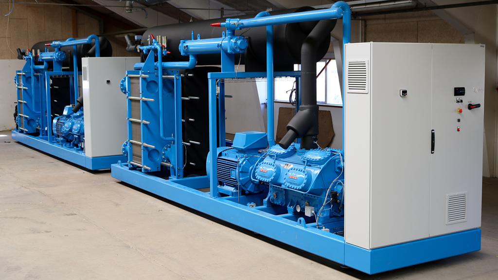 Blue water cooled chiller for service maintenance and repair