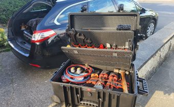 Chiller fault finding & diagnosis tool case and car boot
