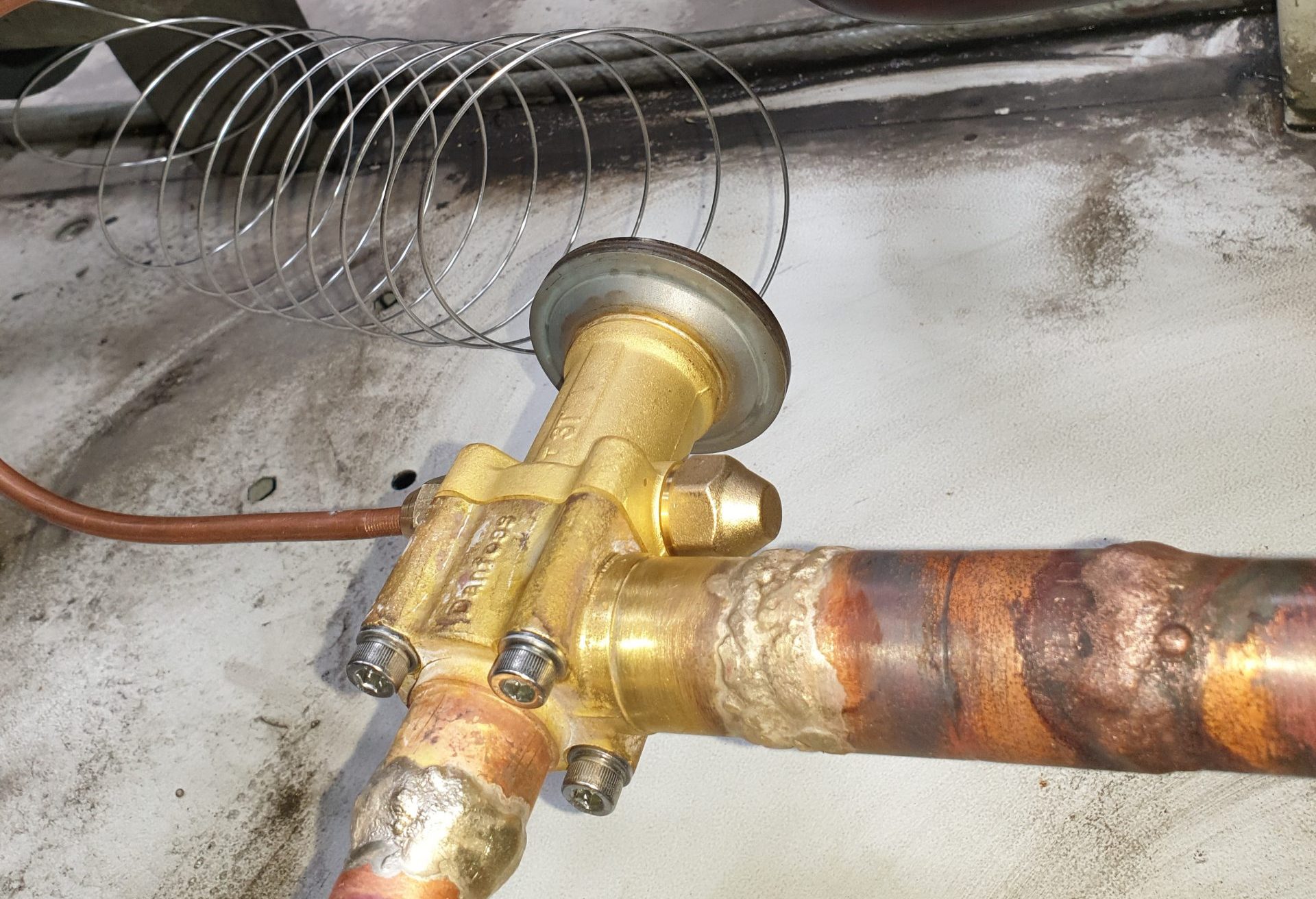 Showing how do chillers work - brass expansion valves inside machine